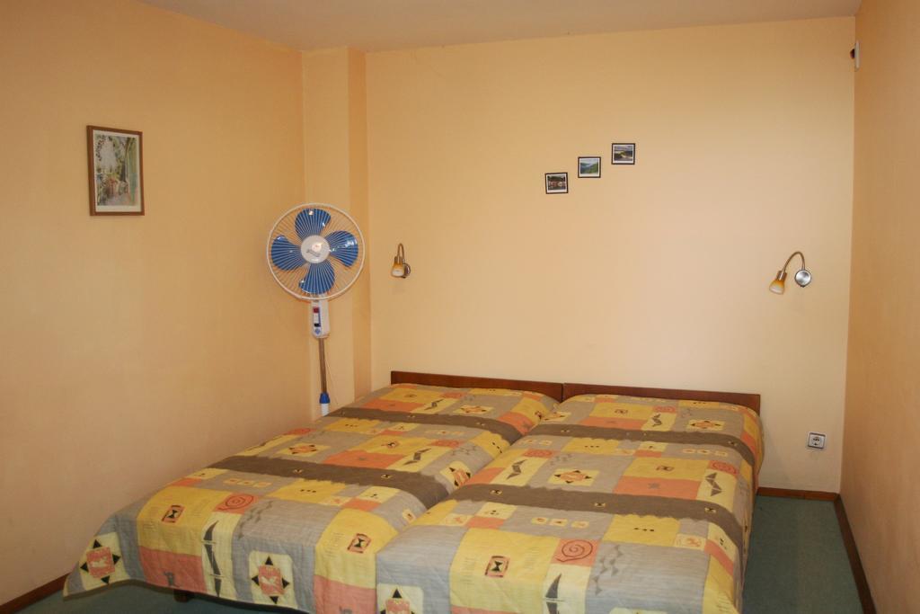 Regina'S Guesthouse Baltschik Zimmer foto