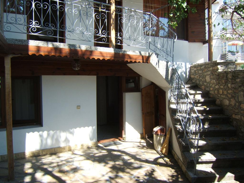 Regina'S Guesthouse Baltschik Exterior foto